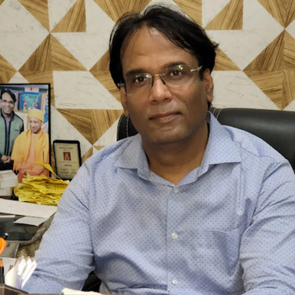 Dr Neeraj Srivastava Srijan eye mother care hospital Gorakhpur